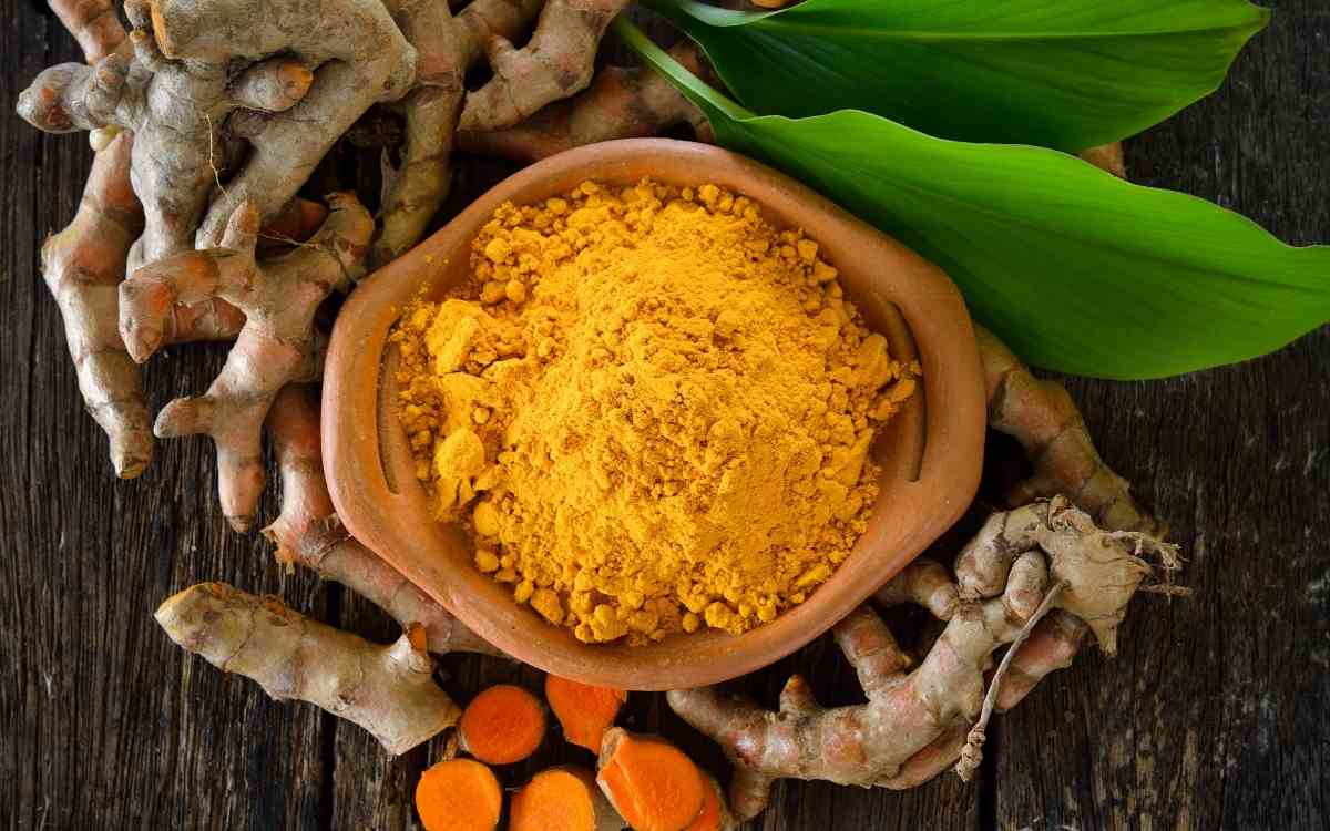 Does turmeric stimulate hair growth?